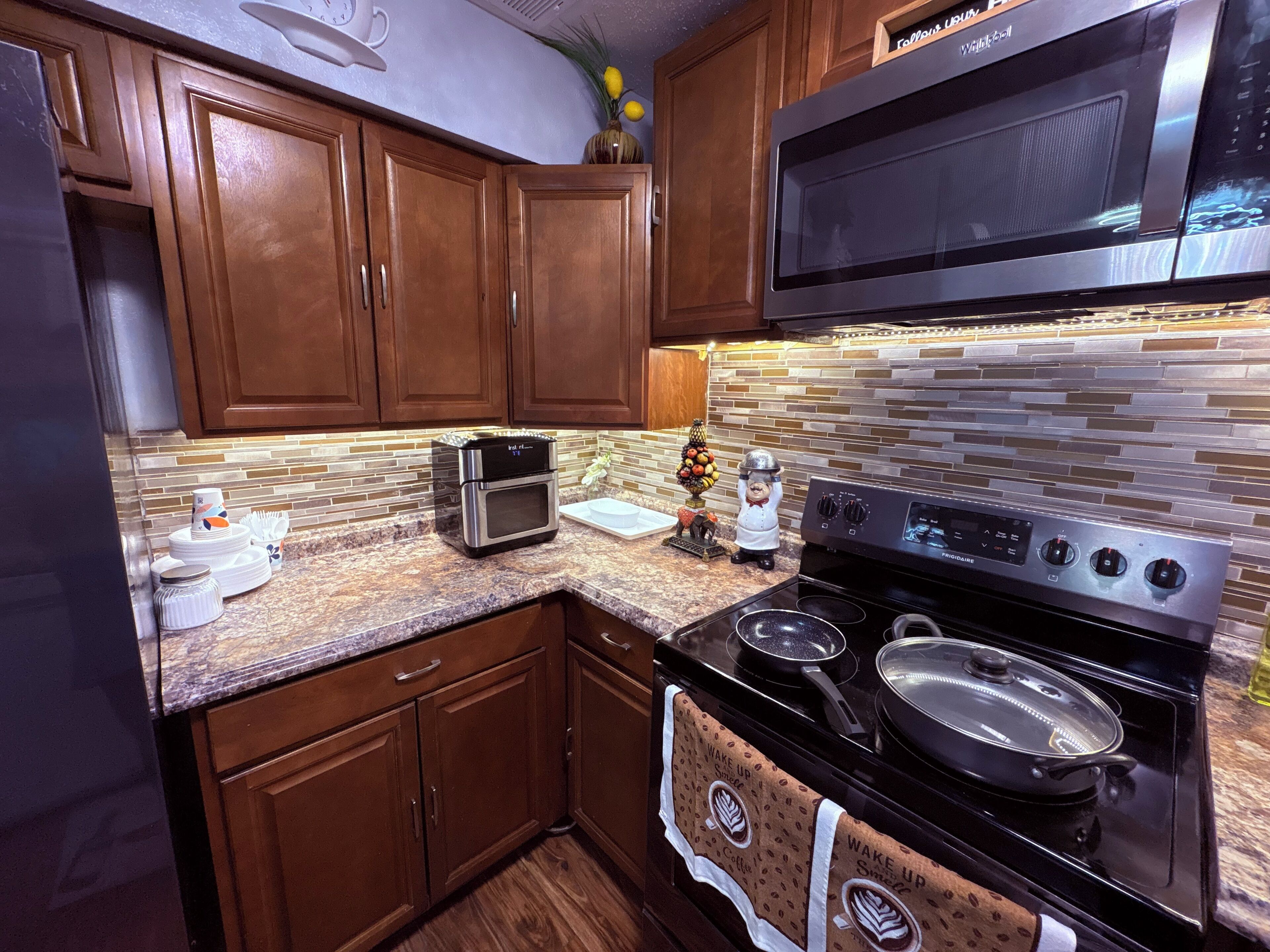 Fridge, microwave, oven, stovetop