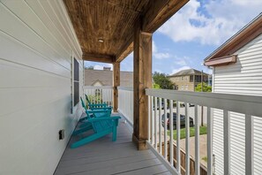 Property grounds - 1876 Historic Home • 2 Kitchens • Sleeps 10 • Cruise-Ready • (Galveston)