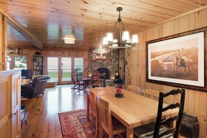 Dining - Cedar Lodge Overlooking Lake Superior on Madeline Island (LaPointe)