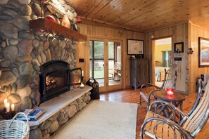 Room - Cedar Lodge Overlooking Lake Superior on Madeline Island (LaPointe)