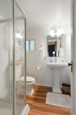 Bathroom - Cedar Lodge Overlooking Lake Superior on Madeline Island (LaPointe)