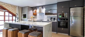 Complete House for Groups | 4 Studios, Pool and BBQ | Novo Hamburgo
