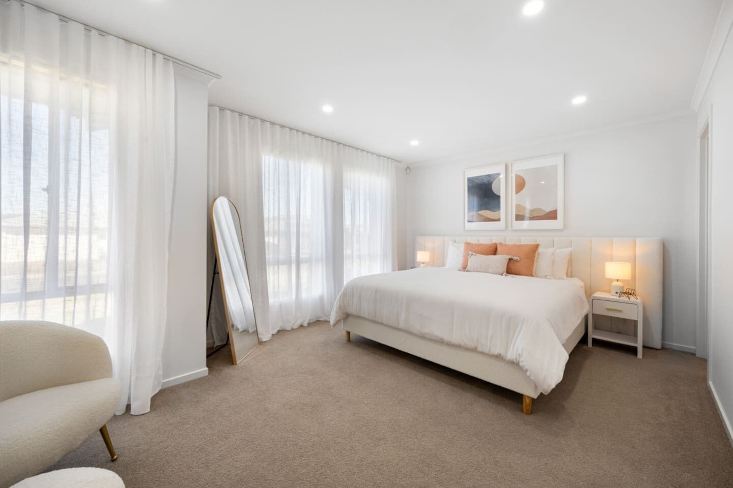 4 bedrooms, iron/ironing board, bed sheets