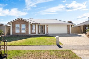 Exterior - Halcyon Haven—Coastal Bliss w/ Cinema & Playground (Aldinga Beach)
