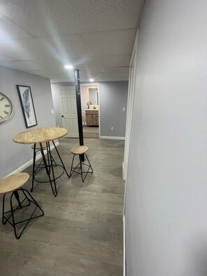Interior - Cozy 1-bedroom 1 bath with pull out couch that sleeps 4 people comfortably. (Hendersonville)