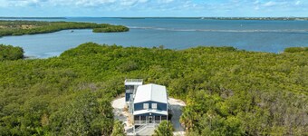 Waterfront Home_Sleeps16_7BR_Views_KingBeds