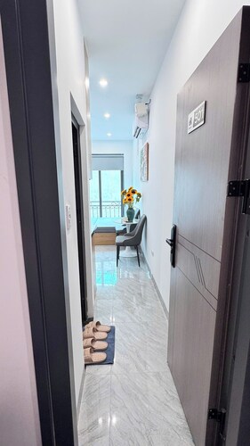 Aira Kim Ma Apartment