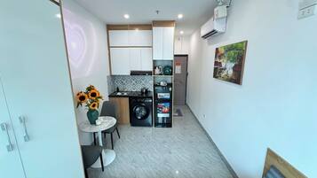 Deluxe Double Room, Balcony | Interior