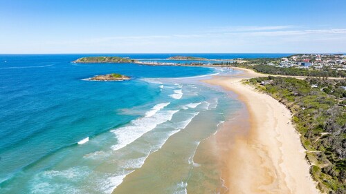 Azure Luxe Seaside Suite - Walk to beach and cafes