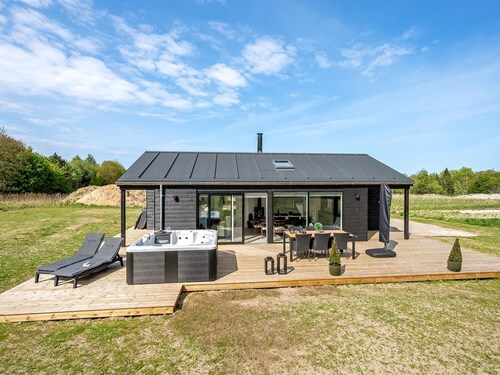 "Junis" - 900m from the sea by Interhome