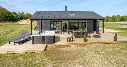 "Junis" - 900m from the sea by Interhome