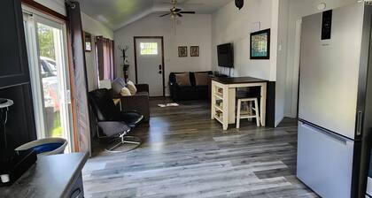 Steps from Private Beach,in wine country with BBQ, fire pit and full kitchen