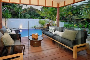 Terrace/patio - Island Retreat Mudjimba - 200m to the beach (Coolum Region)