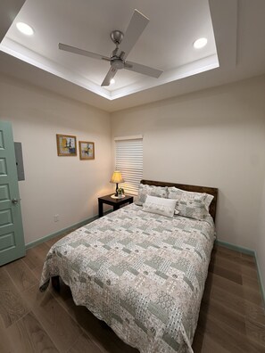 Iron/ironing board, free WiFi, bed sheets - Brand New Modern 2 Bed 2 Bath Apartment I Level 2 EV I WIFI I Heart of Mcallen (McAllen)