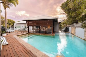 Pool - The Mudjimba Beach House - 150m to the beach (Coolum Region)