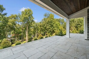 Terrace/patio - Luxury 6-bed House 25 MIN TO METLIFE Exclusive Franklin Lakes - WORLD CUP ONLY (Franklin Lakes)