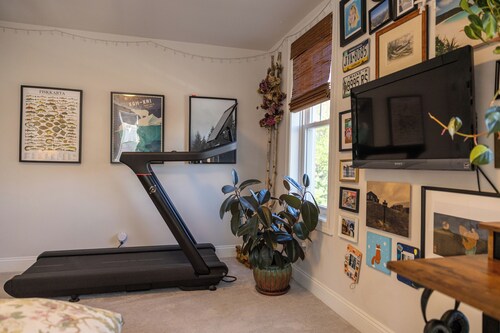 Pet-friendly Bryn Mawr Gem on Quiet Street: 9-min Walk to Train to Philly/NJ/NYC