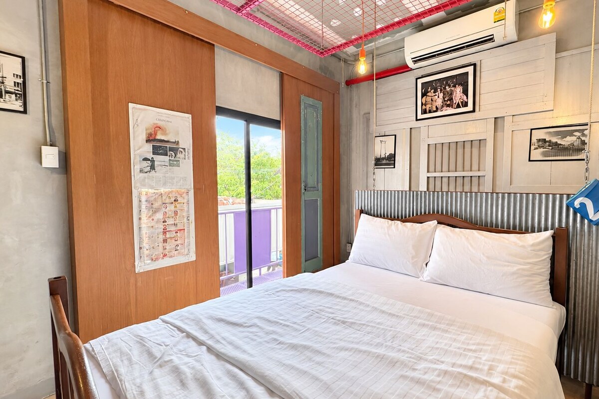 Deluxe Double D | WiFi (free), bed sheets