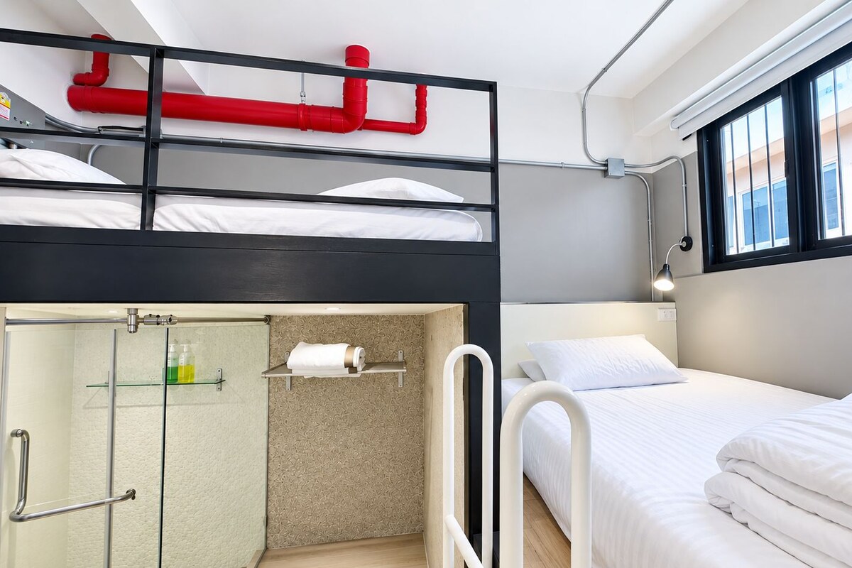 Twin - 2 Level Loft Bed | WiFi (free), bed sheets
