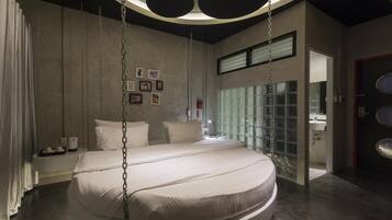 Design Double Room, 1 Queen Bed, Non Smoking, Private Bathroom | Spa