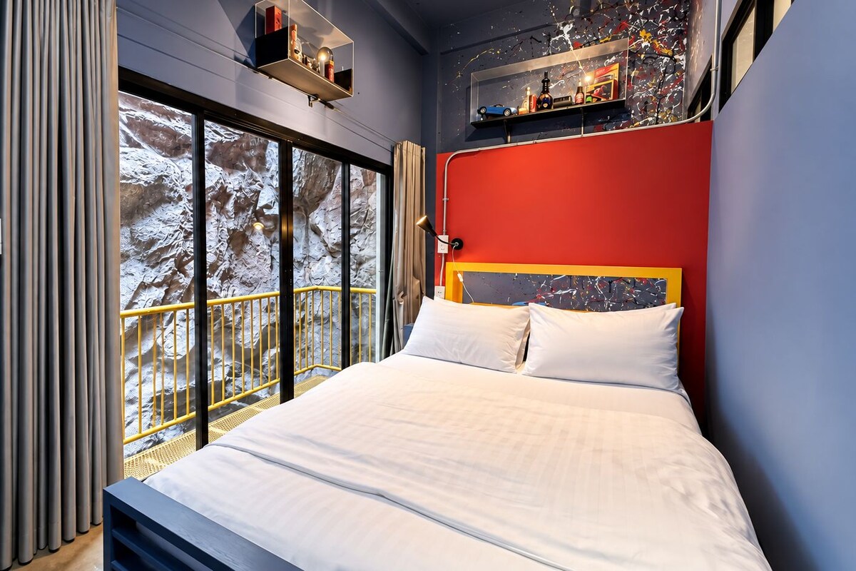 Deluxe Double C | WiFi (free), bed sheets