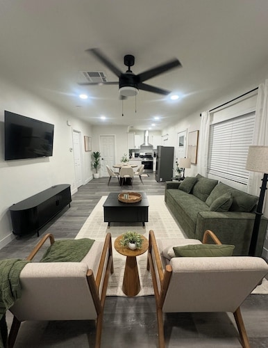 Chic & Cozy Getaway Near Downtown Porterville