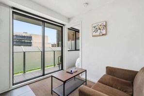TV - Couples Studio | Steps to Hospital & Medical Institute (Box Hill)