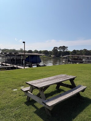 Outdoor dining - 3-bedroom 2-full bathroom lake front condo in Onalaska TX (Onalaska)