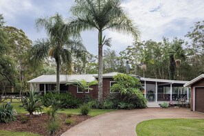 Exterior - Coastal two acre escape with pool and tennis court.  Pet friendly. (Charlotte Bay)