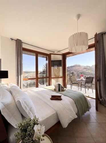 Elegant Penthouse LA BALCONATA | Wellness Retreat & Castle View