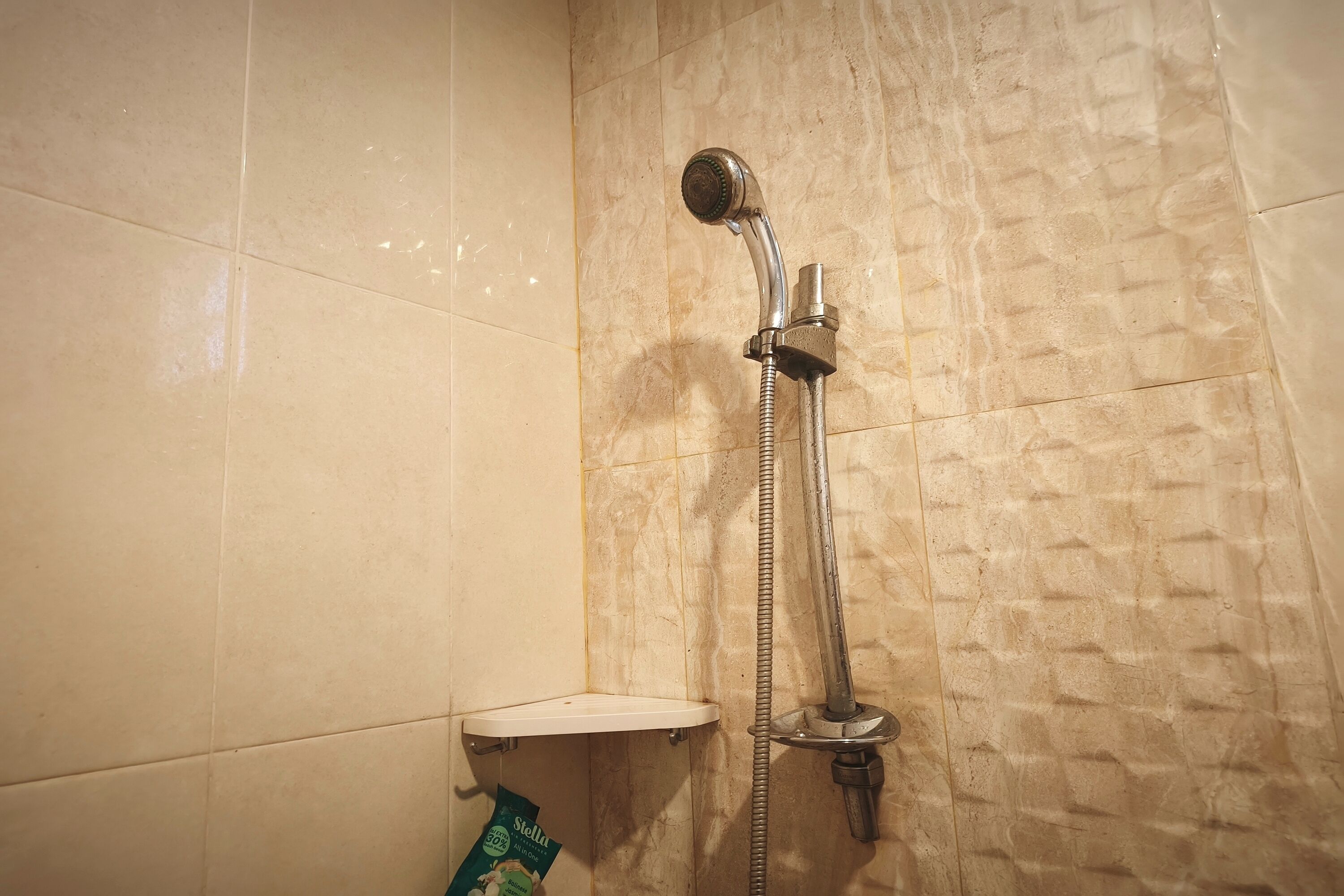 King Room | Bathroom | Shower, free toiletries, towels, soap