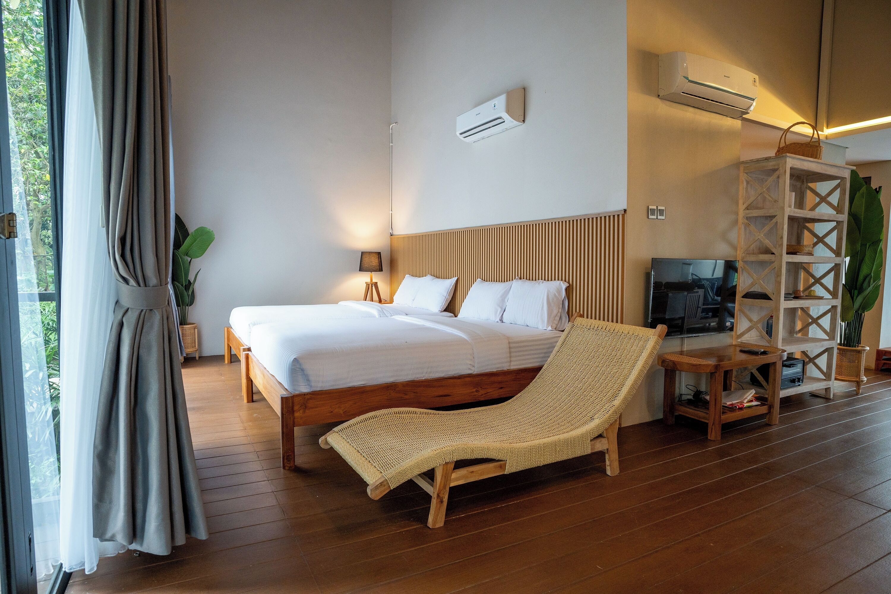 Desk, iron/ironing board, bed sheets