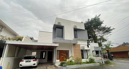 Damai Ilustria By Semesta Management