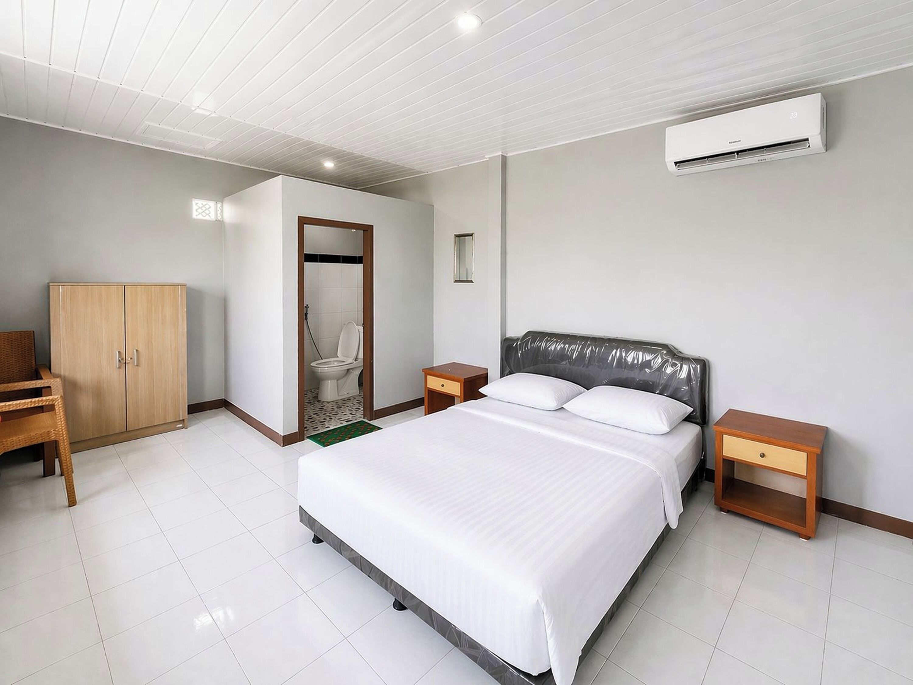Deluxe Room | Desk, iron/ironing board, free WiFi, bed sheets