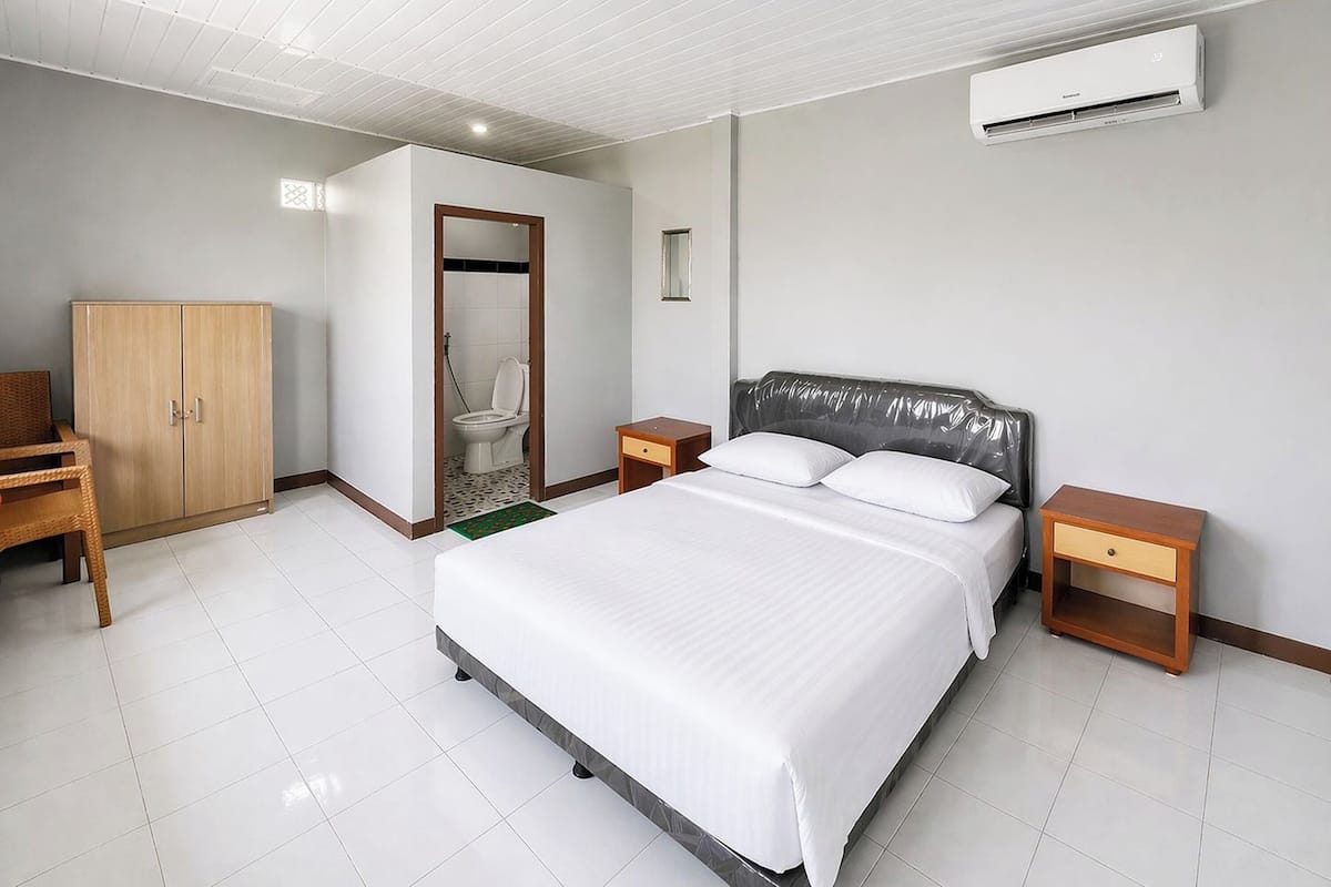 Deluxe Room | Desk, iron/ironing board, free WiFi, bed sheets