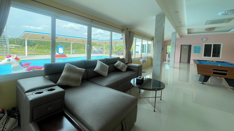 Nueng Pool Villa