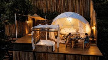 Luxury Dome | Minibar, desk, free WiFi, bed sheets