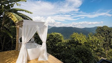 Premium Dome | Minibar, desk, free WiFi, bed sheets