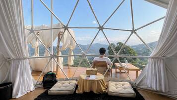 Luxury Dome | Minibar, desk, free WiFi, bed sheets