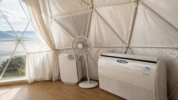 Premium Dome | Minibar, desk, free WiFi, bed sheets
