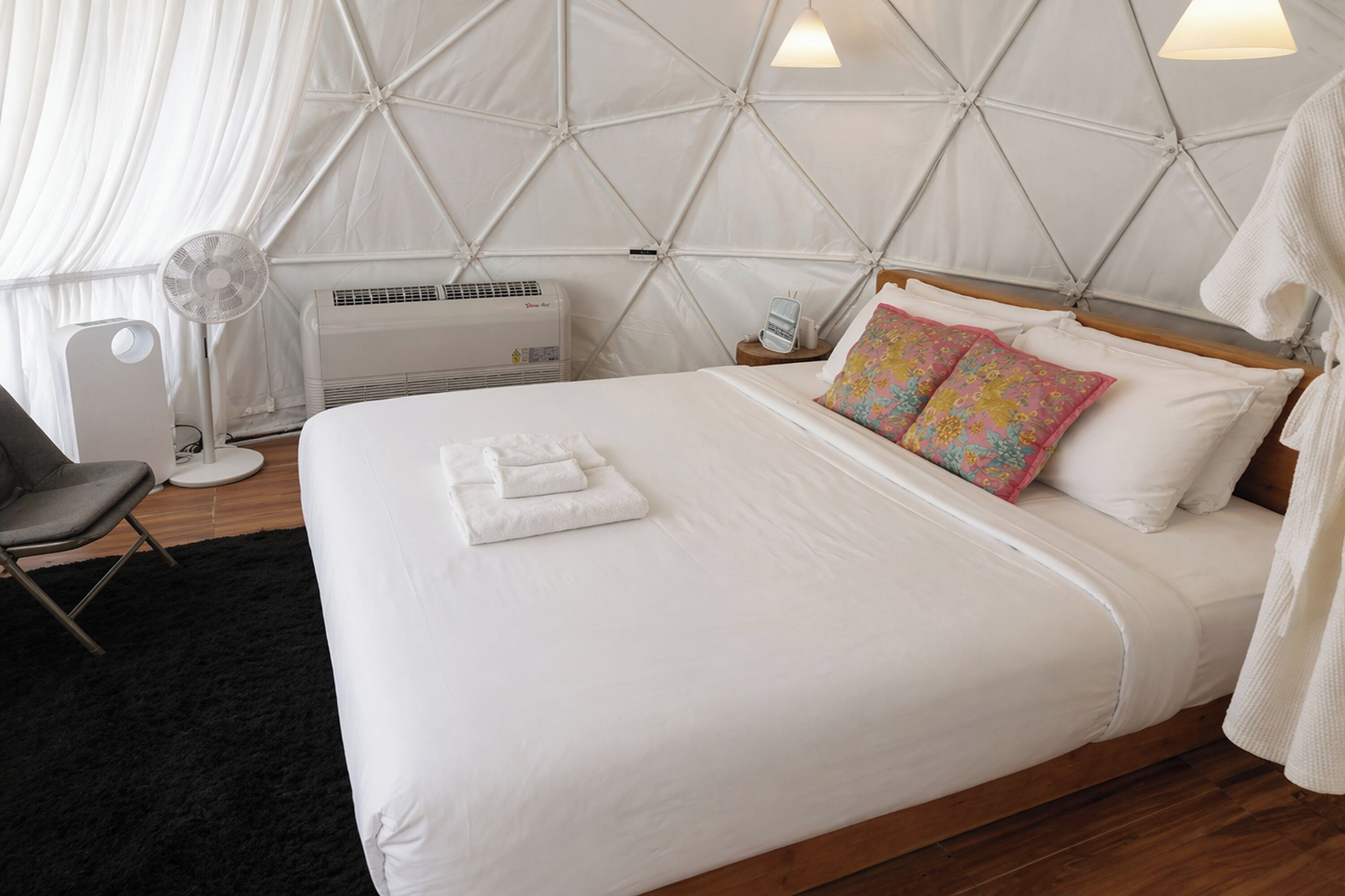 Quarto premium, vista para a montanha | Frigobar, escrivaninha, Wi-Fi de cortesia, roupa de cama