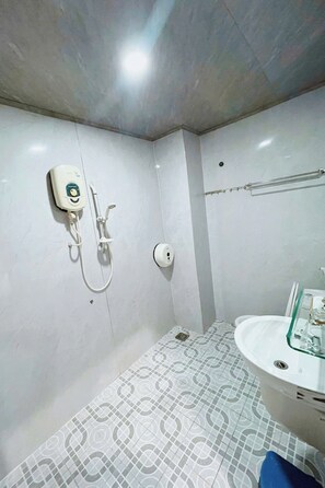 Regadera, regadera tipo lluvia, amenidades de baño gratuitas 