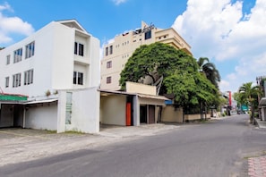 Front of property - Hotel O near Taman Sriwedari formerly In (Surakarta)