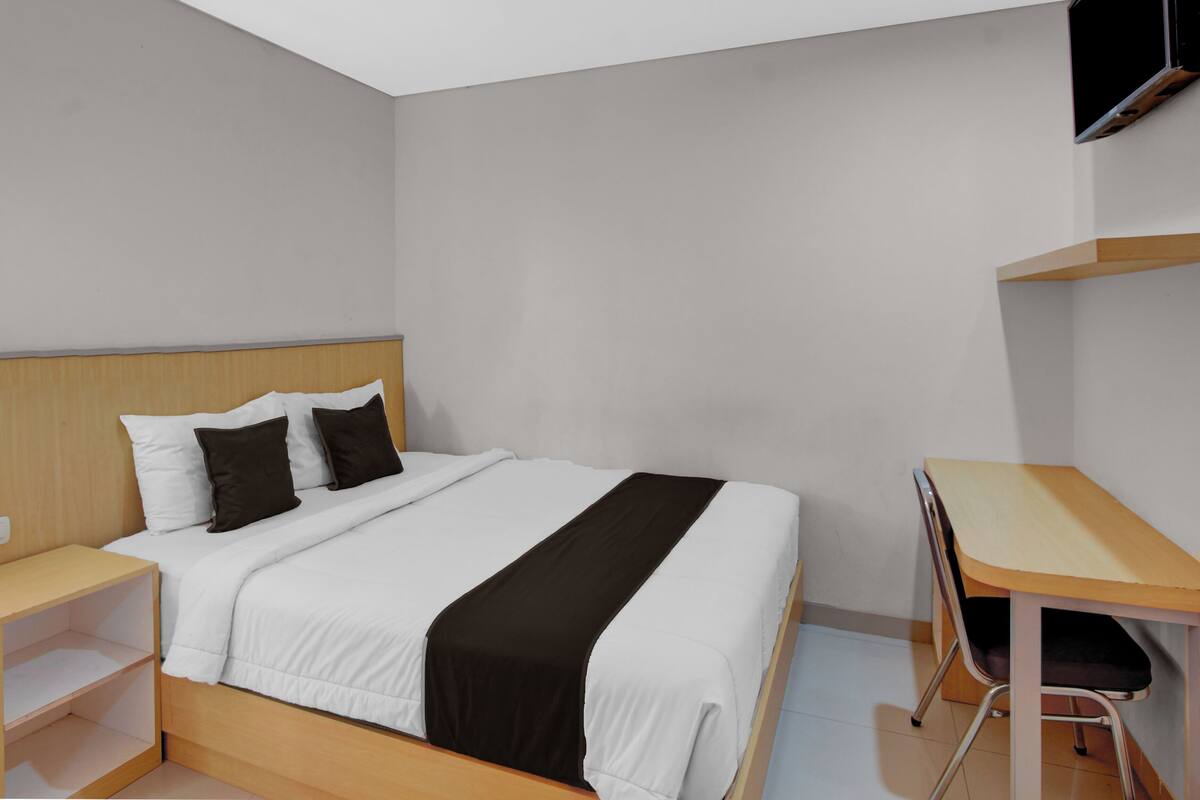 Deluxe Double Room | Free WiFi, bed sheets