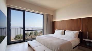 Signature Double Room, Ocean View | Minibar, desk, free WiFi, bed sheets