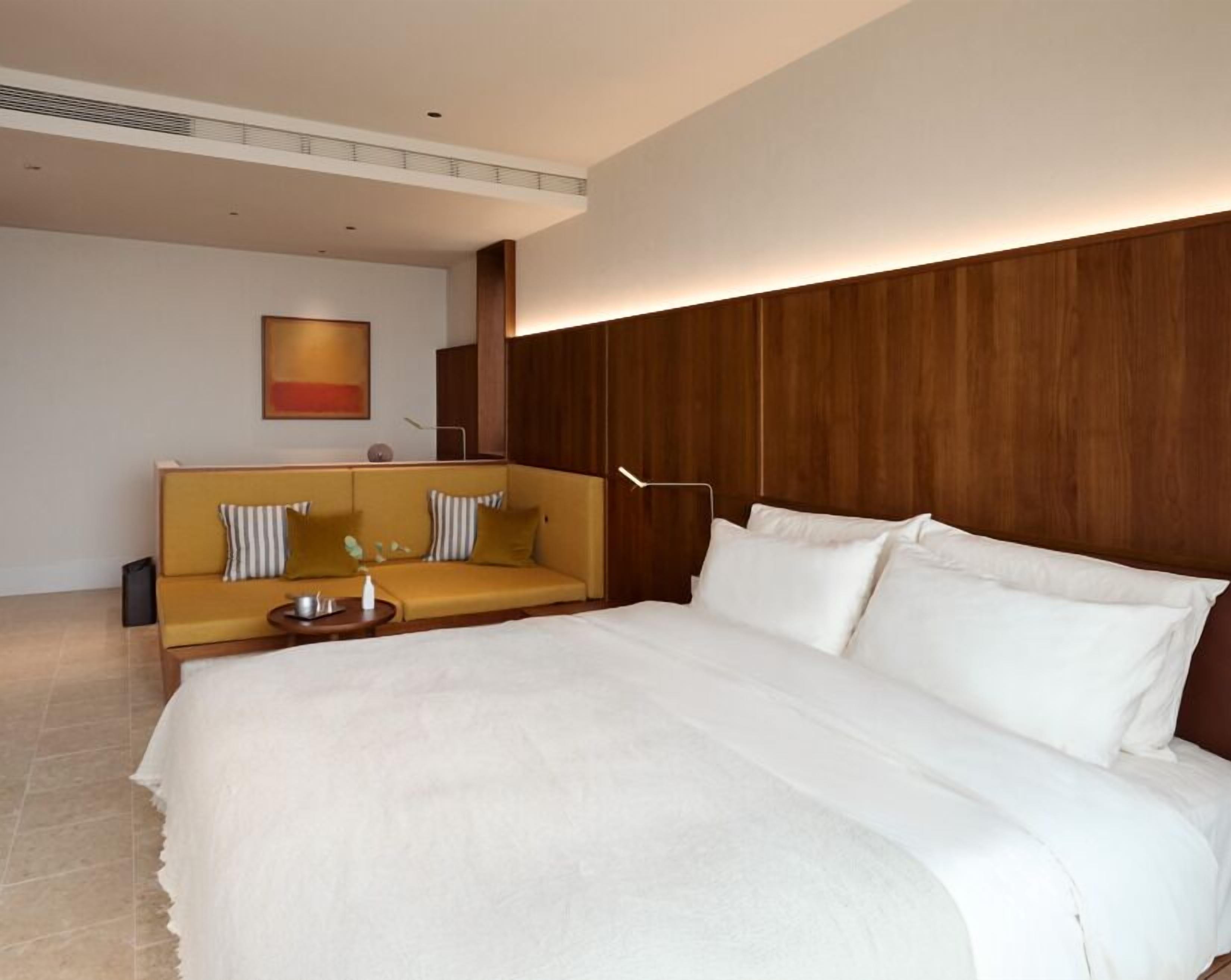 Elite Double Room, Ocean View | Minibar, desk, free WiFi, bed sheets