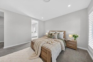 Bed sheets - Huntlee Hideaway | 5BR Stay at Hunter Region (North Rothbury)