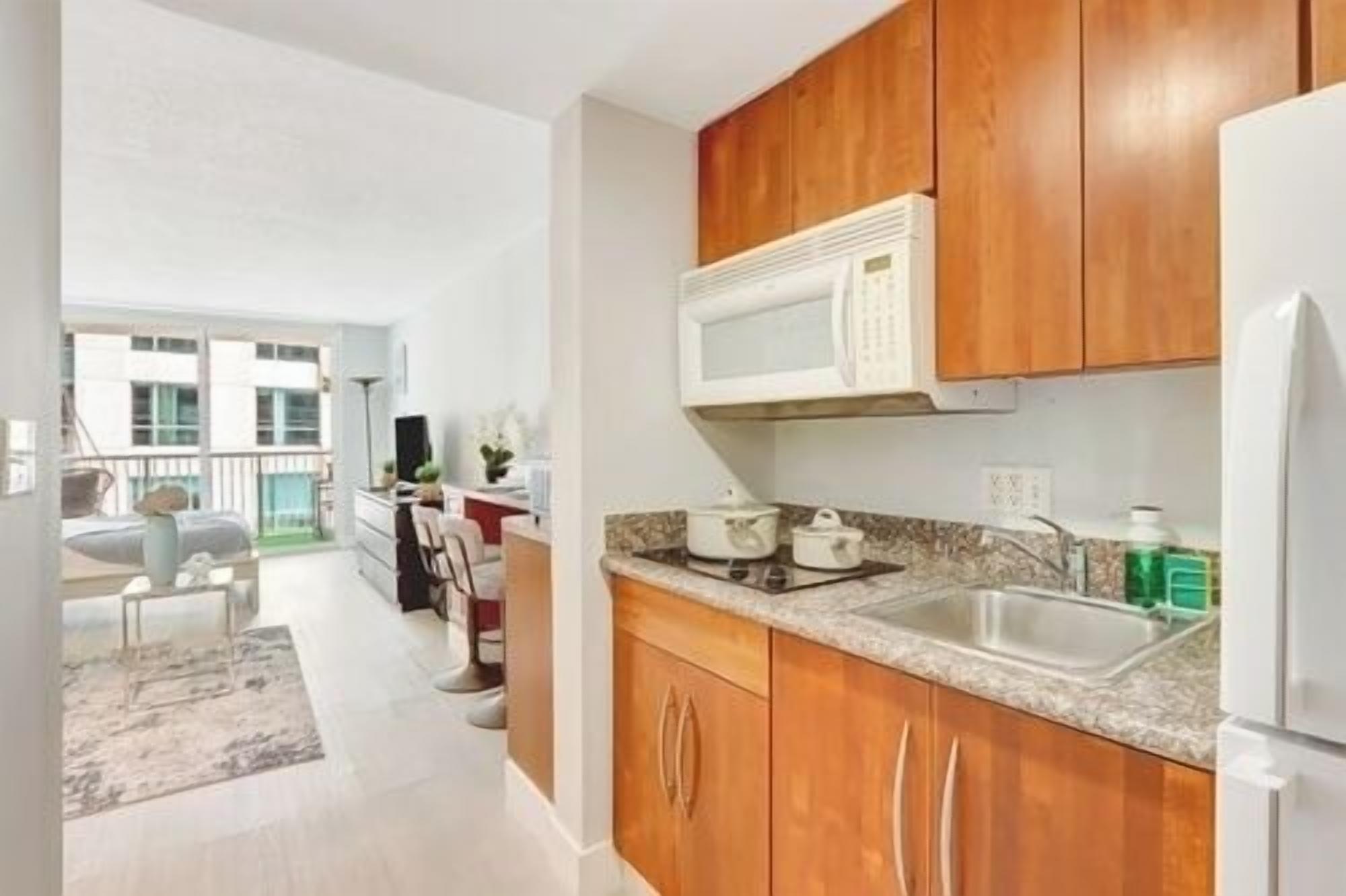 Coffee/tea maker, fridge, microwave, oven