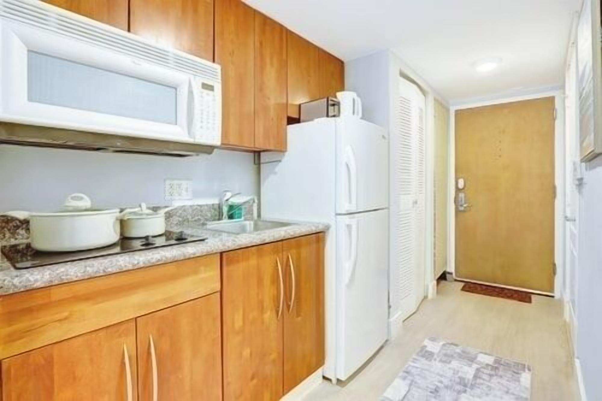Coffee/tea maker, fridge, microwave, oven