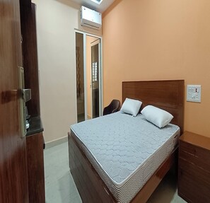 Standard Room - Hotel Royal Plazha (Chennai)
